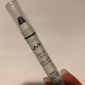 Nyx jumbo eye pencil in purple velvet